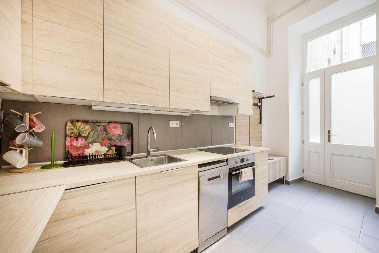 Elegant Apartment In Super Central Location Budapeste Exterior foto